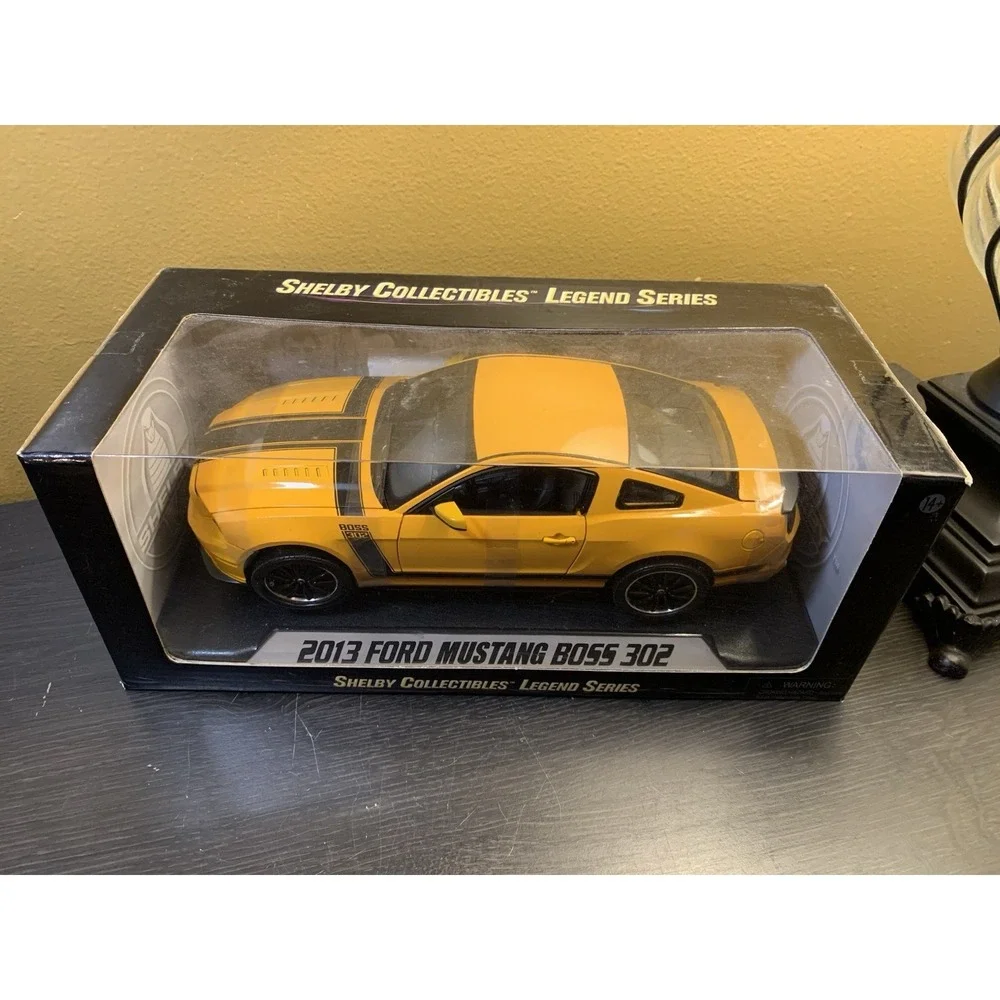 1/18 Shelby Collectibles Legend Series 2013 Ford Mustang Boss 302 Bus Yellow NIB